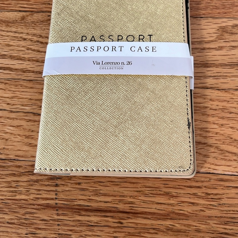 Via Lorenzo n.26 Collection Gold  Passport  Case - Picture 2 of 7